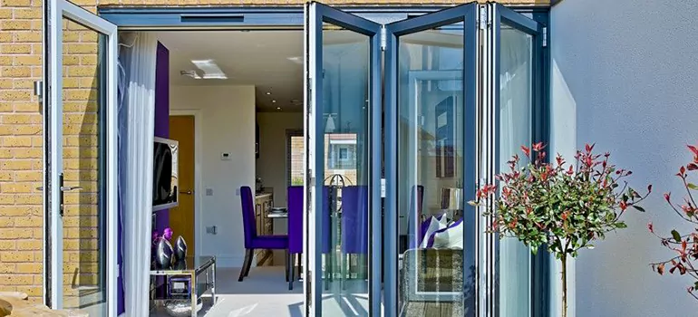 Commercial Door Glass Repair in Broadmoor, ON